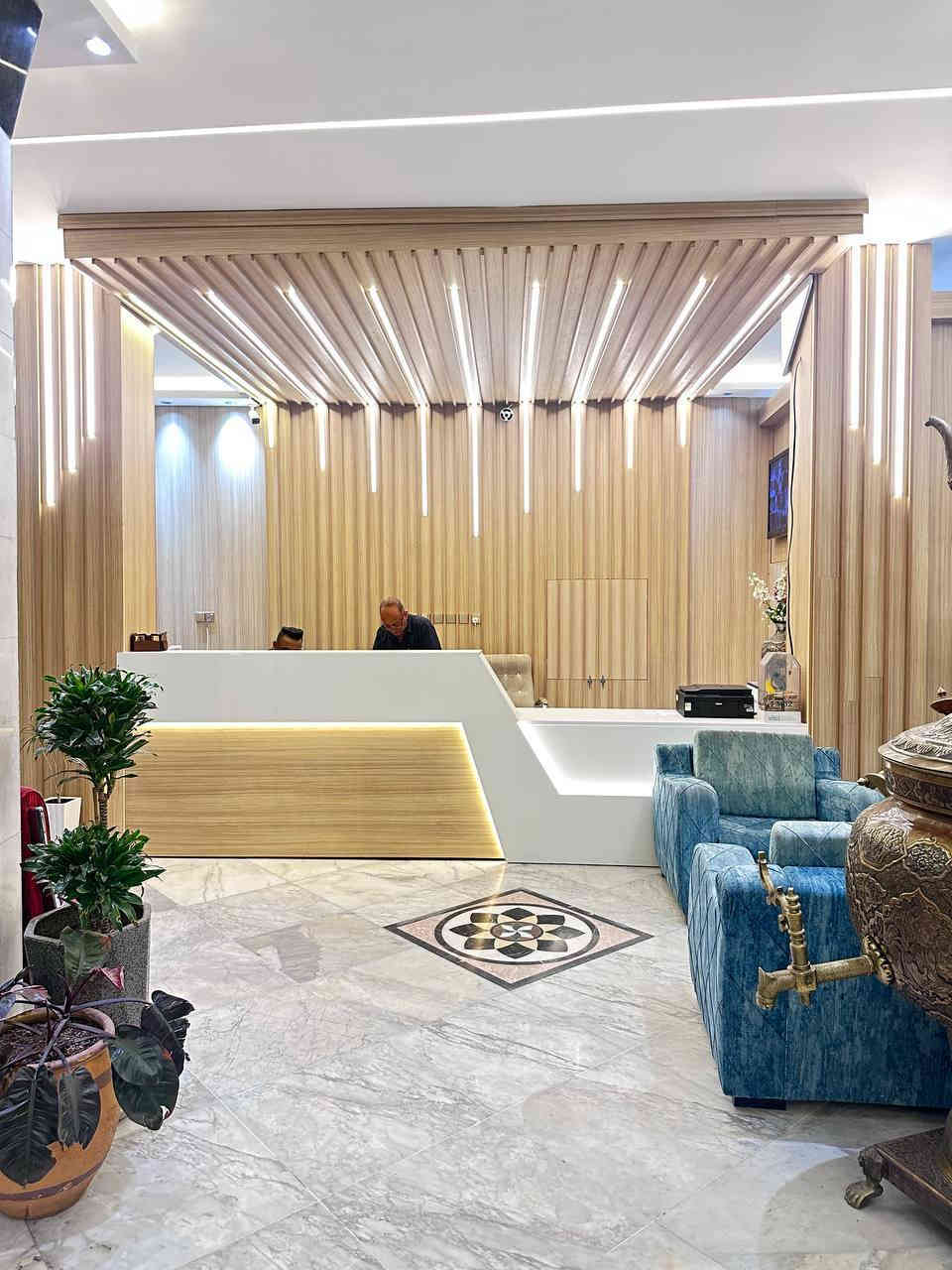 واجهة مبنى فندق البراق – الكاظمية
تنفيذ متكامل من الواجهة الخارجية لحد الرسبشن ✨
تصميم عصري، تفاصيل دقيقة، ولمسة فخامة تليق باسم الفندق 🏨
اختيار الألوان والخامات بعناية حتى يعطي أول انطباع قوي للزائر

📍 الكاظمية
🔨 تنفيذ: أكـد للديكور والتصميم الداخلي
***********
***********
***********

#اكـد_للديكور
#واجهة_مبنى
#ديكور_فنادق
#رسبشن
#الكاظمية

‏
