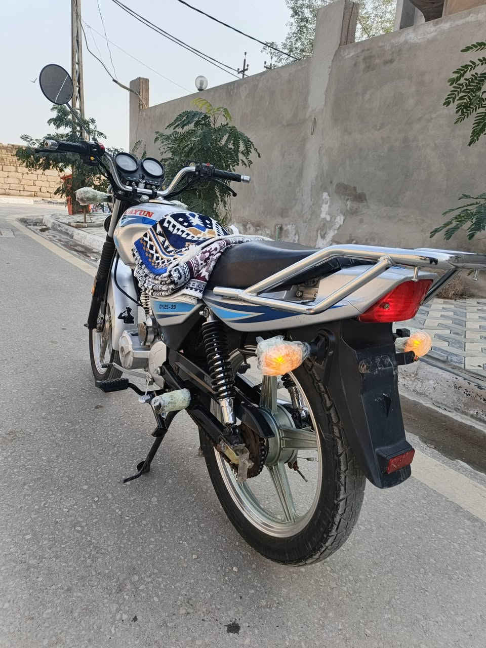 دايون عضم 2021 اوراق الدراجه مابيها كل نقص شغاله من طول طول شلعه معدل مكينه مامفتوحه لاتبخير ولاتنقيص السعر ٧٠٠ وبيها مجال ***********
