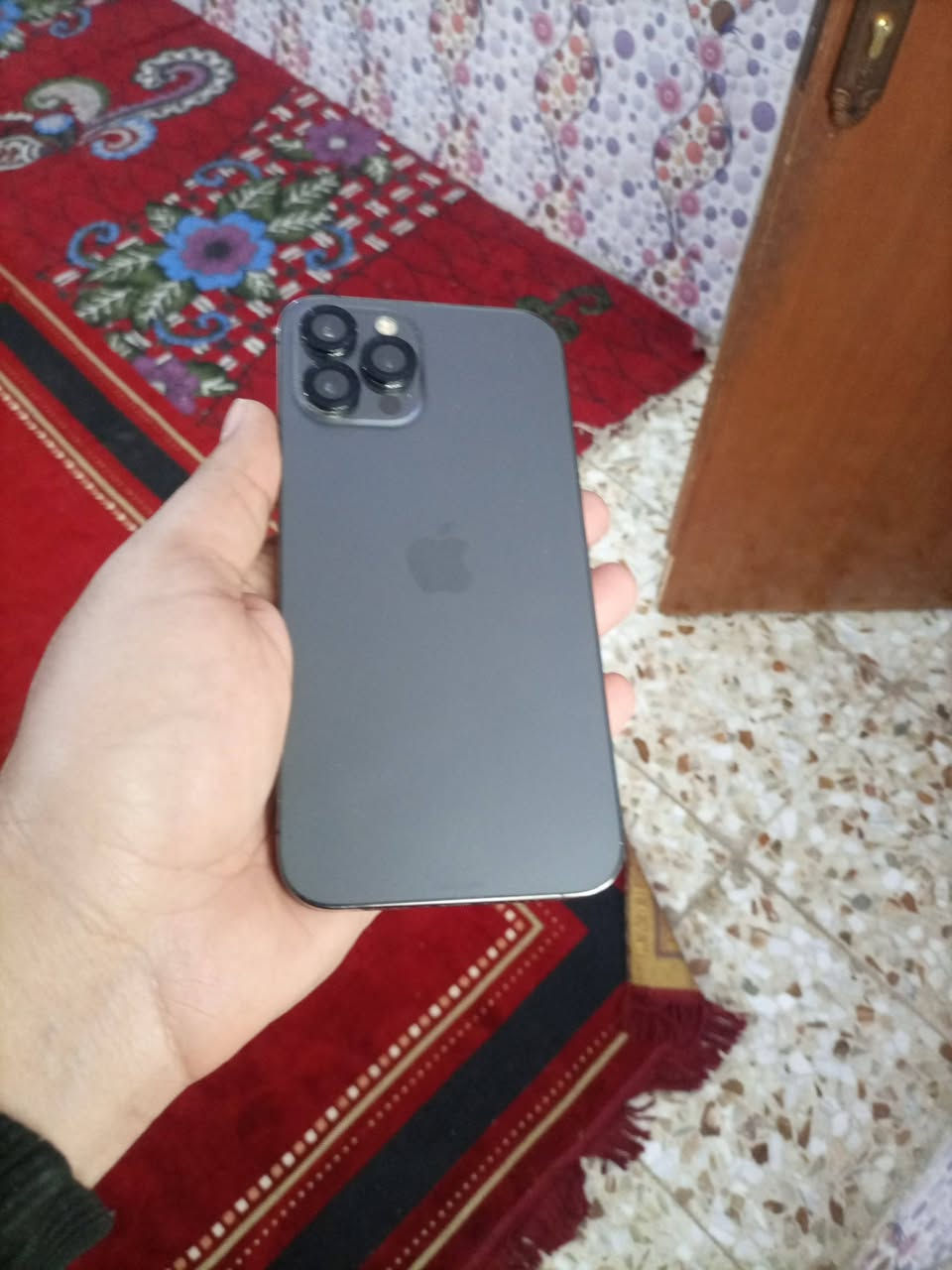 السلام عليكم 12 برو ماكس للبيع شاشه بيها فطر مستبدله سابقا وفيس ايدي متوقف للبيع *********** 
السعر 200
