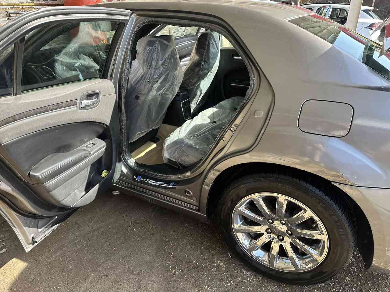 اوباما 201١   فول مواصفات
بانوراما وباقي المواصفات معروفه السياره استخدام شخصي وارد امريكي داخله كلين. ***********
