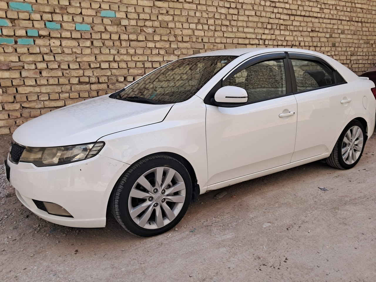 كيا سيراتو للبيع 1600  كير 6 نمر 
2011  رقم اربيل جديد بأسمي تحويل او وكاله   .  240 km 
🔴 ادامه كامله ( تخم تاير + حداديه خلفي امامي + منظومة بانزين كامله + باتري وكمبريسر ودجات مكينه وكير +تغليف الداخل جلد بالكامل + دوشمه جديده )  كامله وجاهزه  .أشاير مري +مري شفط  وحساسات وشاشه . 5 ويل كب 
🔴  بونيد مصبوغ وشي قليل من الجاملغ الأمامي بدوان دواخل ومعجون + بارد قليل بالباب .  سونار مرفق بالمنشور 
📍 مكان السياره_ كربلاء 
📞*********** متوفر واتساب... 
[  ] السعر 105 وبي مجال قليل ...
