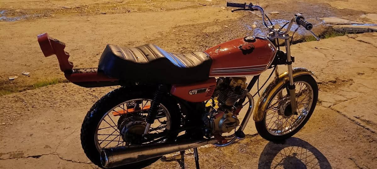 السلام عليكم شباب متاح هاي الدراجه مكينه ذهبيه فول دراجه كامله مايعوزه شي نضافه شوفت عينك وبل واقع احلا من الصوره الشراي يجي خاص او يتصل مكاني موصل ايمن حي اصلاح الزراعي ***********
