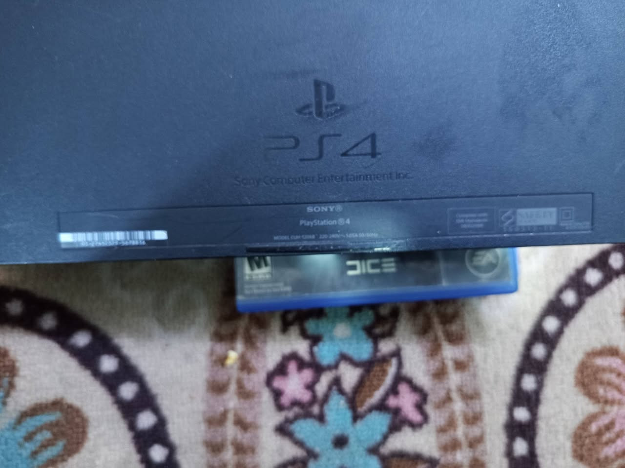 بلي ستيشن 4  الاصلي الفئه المرغوبة موديل    Model CUH-1206B سعه التخزين B مع يدتين  مع  اقراص  عدد 4 جميع ملحقاته كامله نظافه قول 
 المكان بابل السعر 300 الف بيها مجال قليل  ***********
