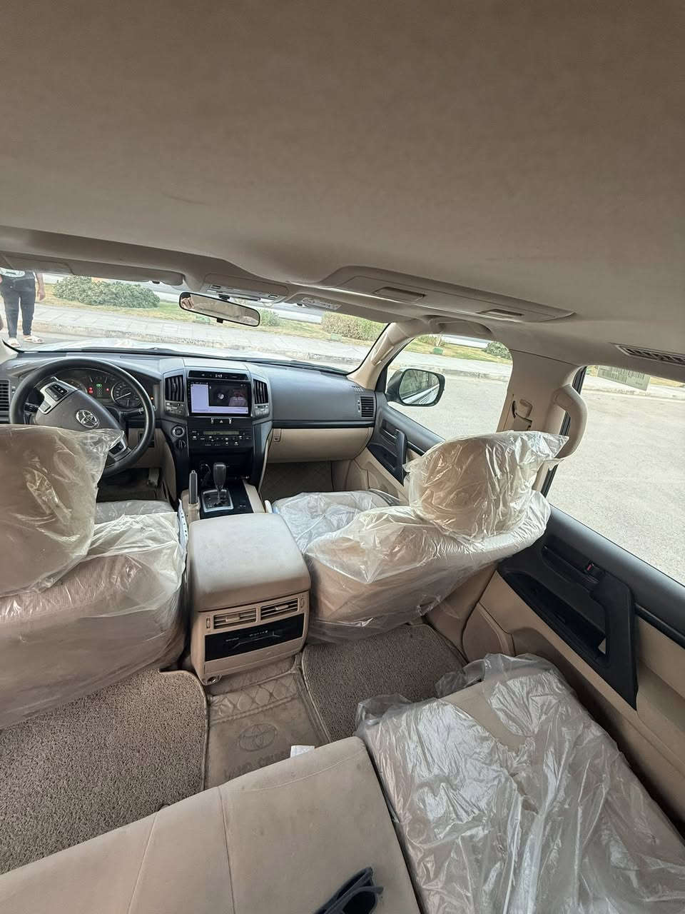 سلام عليكم لاندكروز 13 حلوه سياره كير مكينه خير من الله شرط فحص سياره باسمي تحويل مباشر 
سياره بيهه جاملغ امامي فقط مبل وكاله اي دواخل ماكو اي ضربه قويه ماكو شرط الفحص 
موقهه كربلاء سعرهه 360 بيهه مجال لطيبين الي ما تعجبه سياره يعبر المنشور رحمه الله والديه 
***********
