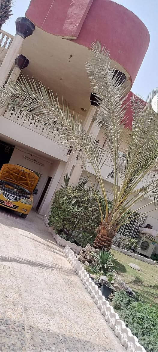 بيت ملك صرف في بوب. الشام المساحه 300متر. درجه اولى مسلح طابقين. تاريخ البناء 2010 وفيه اجازه بناء وخرائط بناء يحتوي على خمس  غرف  فوك وملحقاته واستقبال  ومطبخ. وغرفه نوم وهول وخدماته وحديقة. وكراج 10متر. والسطح شتايكر. مسلح  للمشتري للاستفسار رقم الهاتف. واتساب،***********. 
رقم ثاني *********** في بغداد
