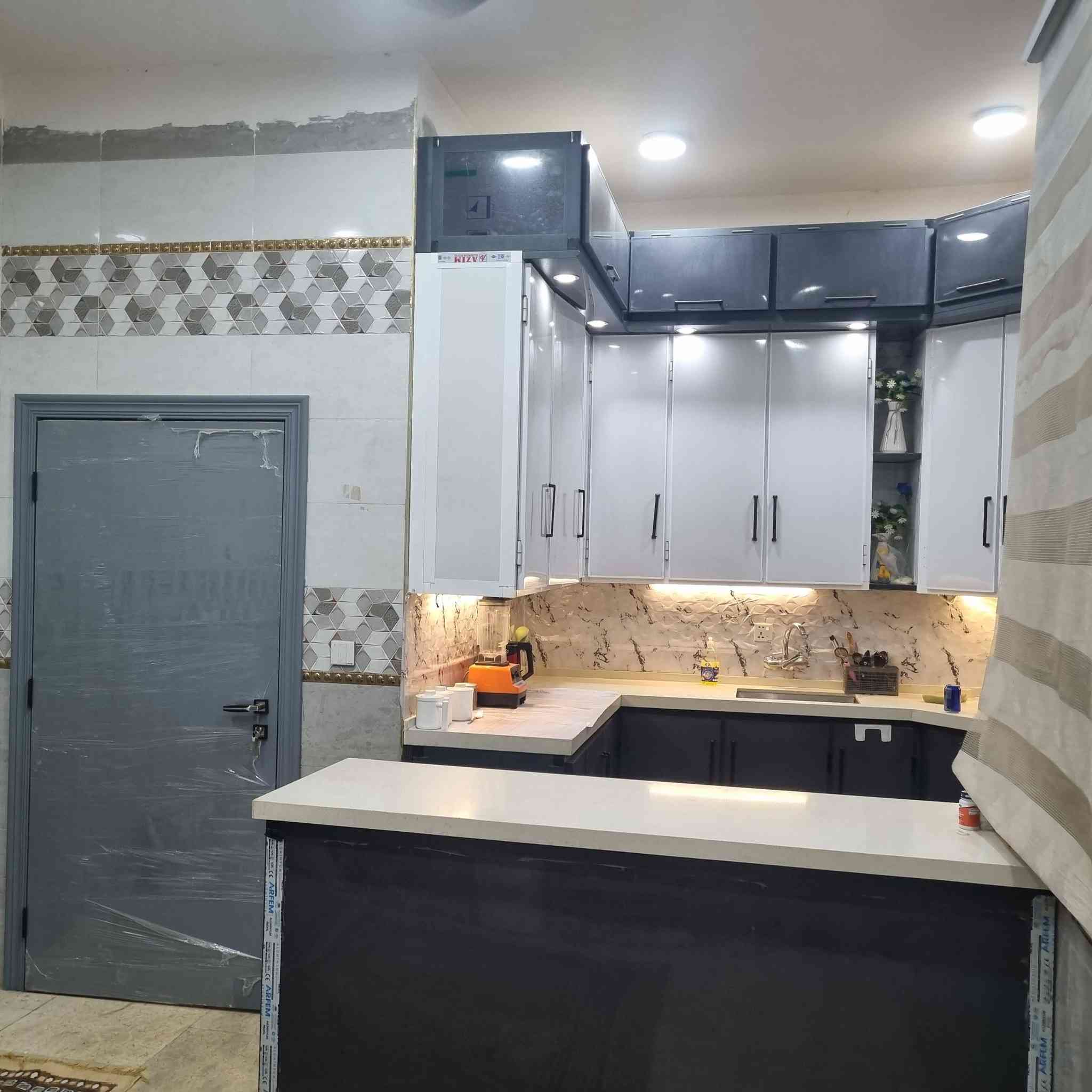 بيت ٢٢٠ متر للبيع 
منطقة حي النفط الجديدة (مقابل ٣٦)

على شارع السيد التجاري 

الطابق الاول

مدخل.. استقبال ٧*٤.. مجمع صحي خاص 

المطبخ بارد ٥*٤

المطبخ الحار ٣*٢.٥

الكليدور .. ٩ *٤ .. مجمع صحي متكامل 

غرفة ٦*٤

غرفة ٤.٥ *٤.٥ مع حمام داخلي 

الطابق الثاني ٤ غرف 

غرفة ٦*٤

غرفة ٤.٥*٤.٥ مع حمام داخلي 

غرفة ٧*٤

غرفة ٦*٤

مخزن ٣*٢ 

***********
