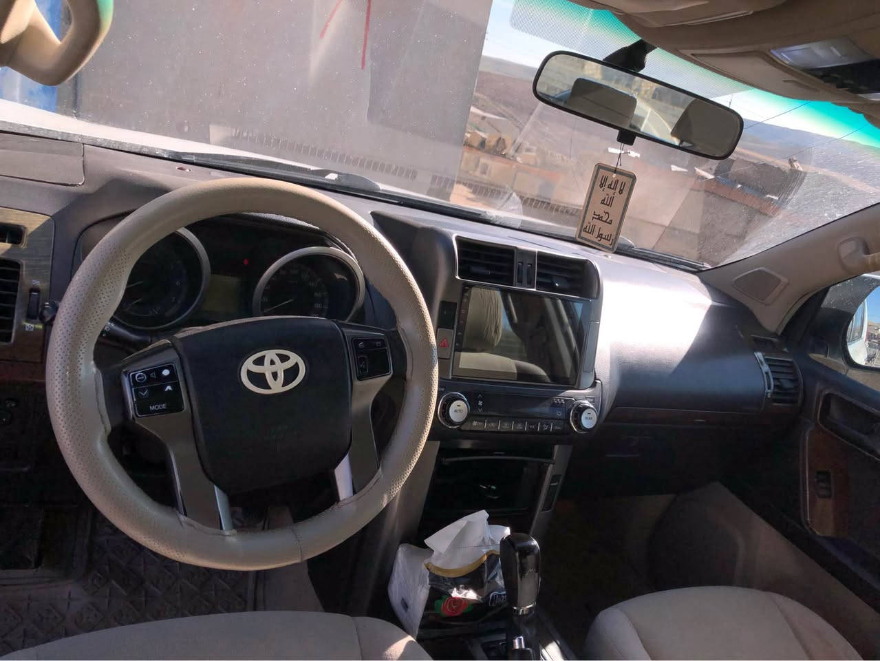 *********** 
Prado. لەسەر دەقی شەربکەی مایتەوە. سەیارەکە نمونەیە لە جوانی تەقە و ڕەقە بە شەرت. 

5 جێگا. سادی هەیە  باقی مەندی هیچی نییە أربيل, العراق
