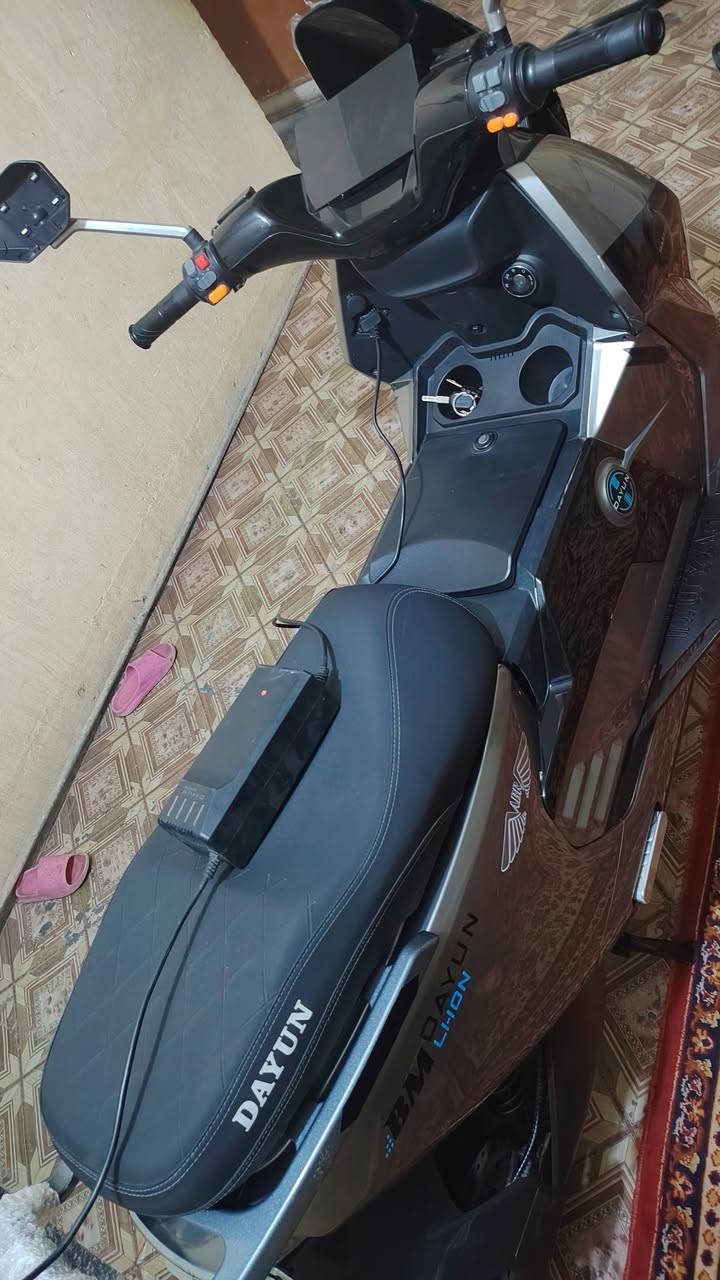 سلام عليكم موطور شحن بطاريه ليثيوم يوديك لرمادي ويرجعك دراجه فوول بعده جديده كله عل فحص مابيه اي شي نقص وين ميعجبك افحص السعر مليون وبيه مجال قليل مكاني فلوجه حي الشهداء غير متواجد عل فيس 
***********
***********
العلم سعر الجديده مالته مليون 450داي يبيعوه علا شارع 40
واني عارضه مليون وبيه مجال
