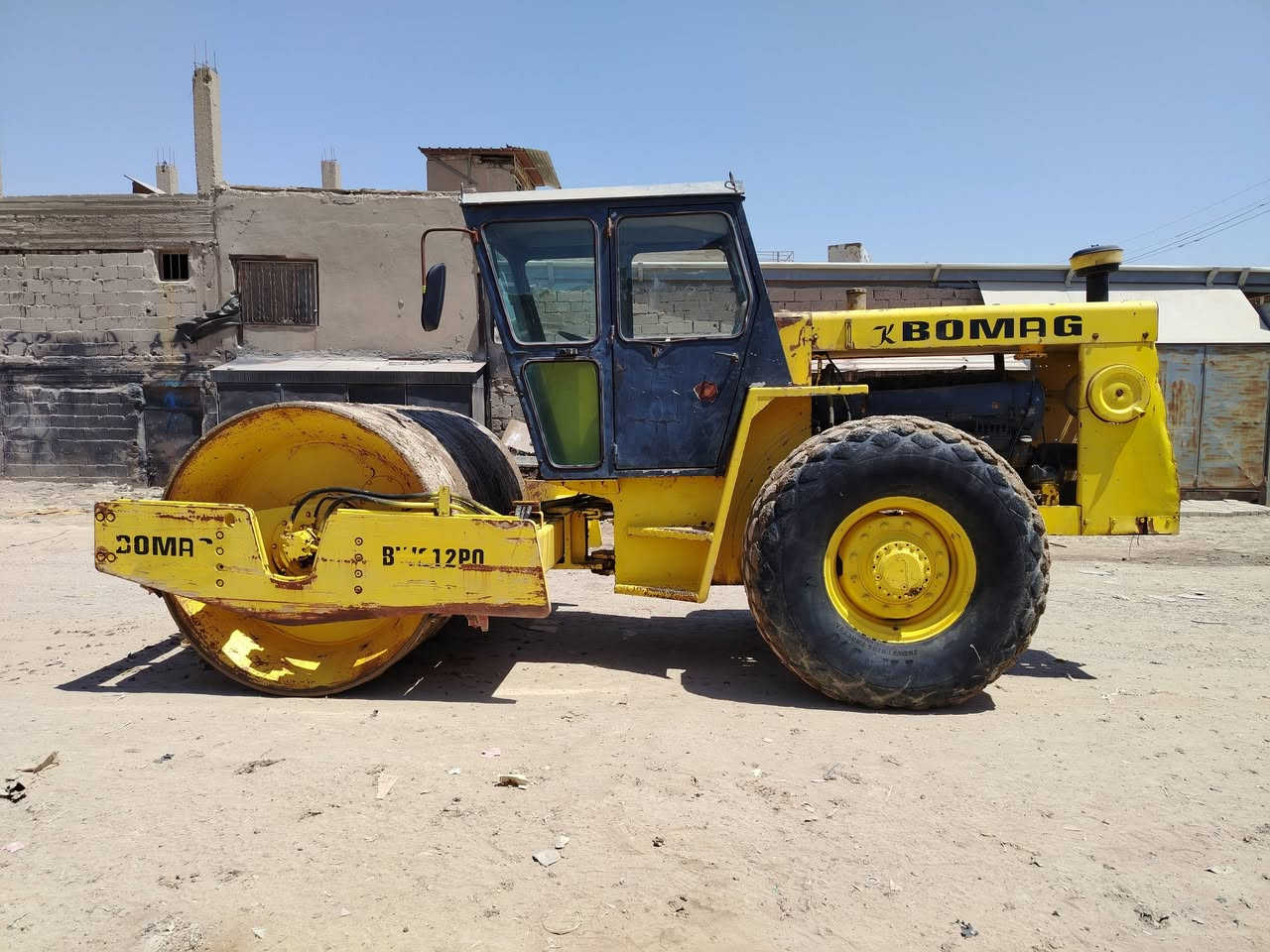 للبيع حادله بوماك 212 بدون
***********
