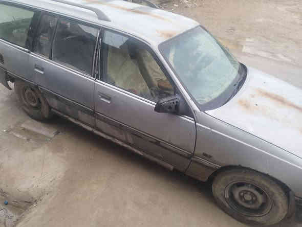 السلام عليكم اوميكه موديل 89 رقم ديالى سنويتها لل 27 مكينه وكير برنس المكينه قبل اسبوع من جفتتها سياره مال شغل مو كشخه سعرها 20 ورقه مكاني ديالى بعقوبة
