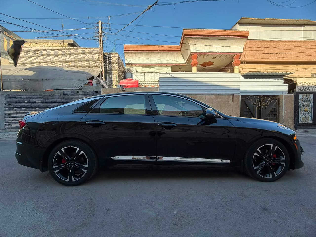 السلام عليكم
k5 2023 gt line وارد امريكي
فول مواصفات توويل
مكينه 1600 تيربو
حادثها قبق جنطه مبدل والجاملغ الخلفي بارد وبيها pbr بل جاملغ الثاني على كد شبر
بدون دواخل وبدون ايرباك بجم كبس 
ماشيه 57 الف كيلو مو ميل 
بل ميل اتصير 35 الف
السياره جاهزه بدون نقص ميحتاجلها مصرف السعر 189 وبيها مجال
مكاني الشعب
موبايل ***********
