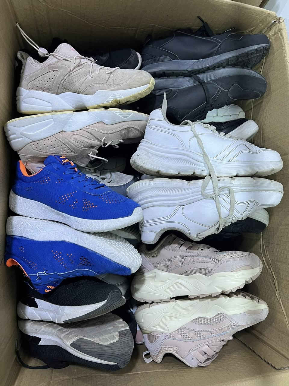 كراتين عدد ٢ 
كل كارتونة بيها ٣٠ قطعة 
قياسات من ٣٥ ل٣٩ 
ب١٠٠ مع التوصيل 
عنوان اربيل الي يعجبة خل يجي ياخذهن ومرزوق بيهن يارب
***********
