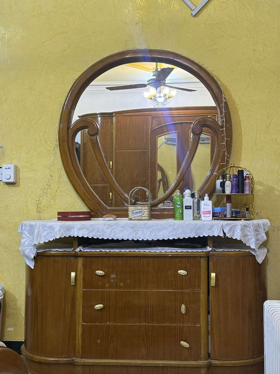 السلام عليكم
غرفة نجارة خشب ثقيل تفصال خاص عالطلب مو جاهز للبيع قوة ومتانة وخشب ثقيل ومساحة خزنية واسعة نظيفة خالية من الضرر
البصرة الاربع شوارع 
للاستفسار ***********
