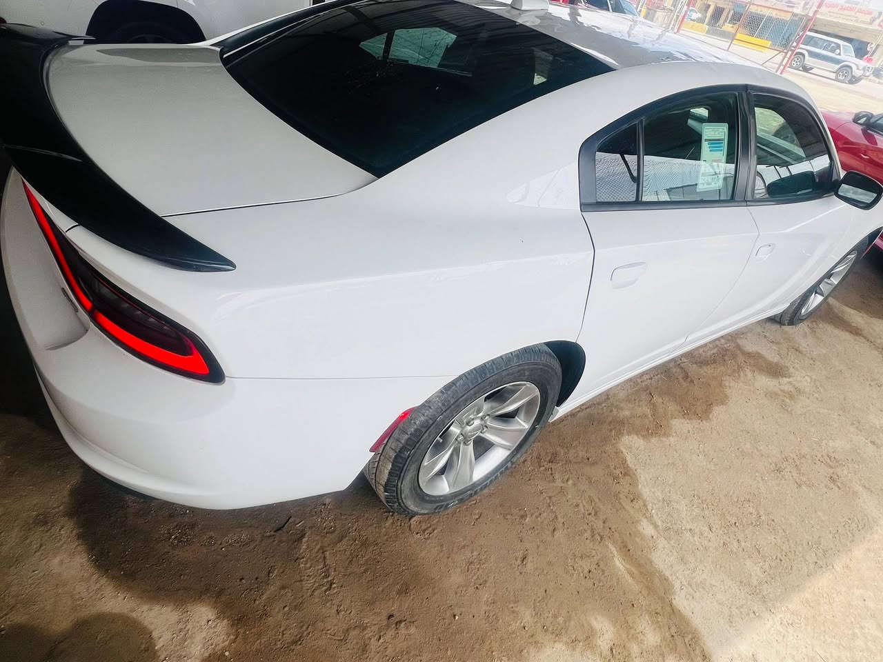 السلام عليكم
دوج جارجر موديل 2023  اصل حره بدون ارقام منفيس بأسمي تترقم جميع المحافظات وارد أمريكي حادث سرقه السيارة وشادين قطع وصابغهن صور السونار بالمنشور وبيها تعديل بارد بالقماره من امريكا موضحه بالصور 
مواصفاتSXT معروفه كشنات حضن مخمل حساسات شاشه كبيره تحكم ستيرن مكينه وكير جديد محرك 6 سلندر وباقي المواصفات معروفه السعر 155 وبيه مجال 
مكان السياره البصره قضاء القرنه 
للاستفسار الاتصال/ ‭0788 498 6898
