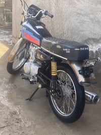 للبيع موديل 21 اوراق بيها ورقتين استنساخ مكينه ناعمه ما عوزها شي سعر 3...