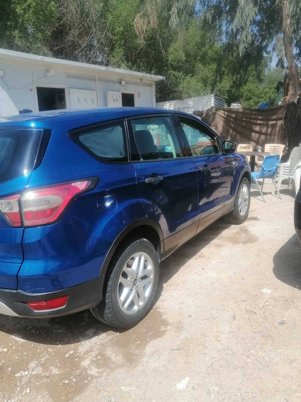 فورد اسكيب ٢٠١٧ محرك ٢٤٠٠ دوش صبغ بابين الجهه اليمين بدون داخل للبيع او مراوس جاهزه السياره *********** مكان كربلاء
