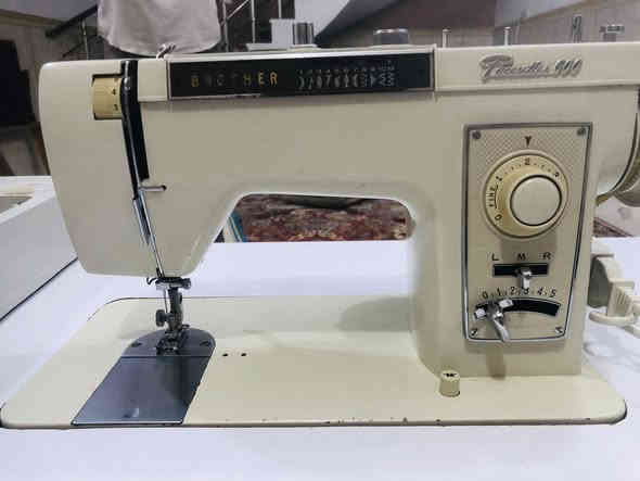 مكينة خياطة نوع براذير ياباني نظيفة جداً استخدام قليل 👍
مع ميز ارضي قياس ٥٠*١٢٠ سم
سعر ١٩٠ الف 
مكاني كربلاء
للتواصل 
‭٠٧٧١ ٦٧٥ ٨١٧١‬
