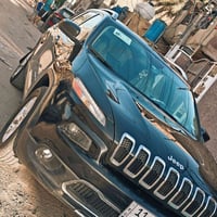 جيب شيروكي موديل 18 صبغ قبق الجنطة سياره جديده بمعنى الكلمة كفاله رقم ...