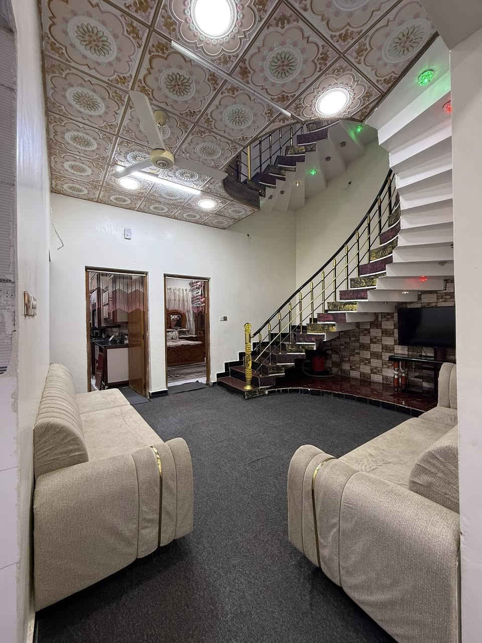 دار للبيع
حي المهندسين شارع الرمل 

مساحه 170 متر 

طابقين بناء 2017 

السعر 285 قابل التفاؤض 

للأستفسار :***********
