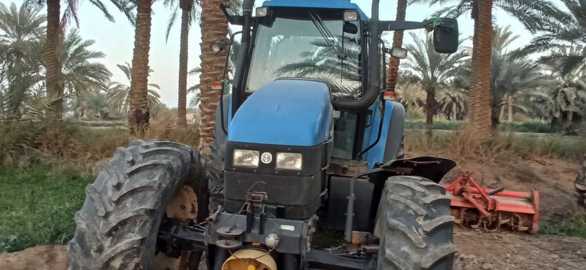 السلام عليكم
نيو هولند للبيع كامله مكمله ماناقصها برغي محرك كير على وضع الشركه تبريد ثلج تايرات تخم نظافتهن ‎%‎80 جاهزه للعمل سنويه ورقم شمالي وكاله بسمي تريد تحويل تريد وكاله 

السعر  اتصل وبيك خير وادلل 
***********
