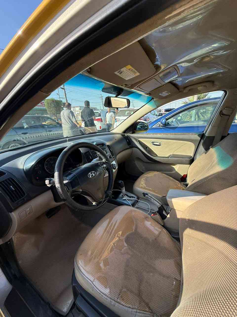 السلام عليكم النترا ٢٠١٠
مكينه ٢٠٠٠ كير جديد حداديه نضيفه تبريد شغال اي نقص ما بيها السياره احلى من الصور شرط التحويل السياره مسويلها ادامه كامله من كمبريسر راديترات جوينات كله اصلي شرط رقمها بغداد 
السعر 95وبيها مجال ان شاء الله 
مكاني بغداد مدينه الصدر قطاع ٥٠ 
رقم التليفون 
***********
