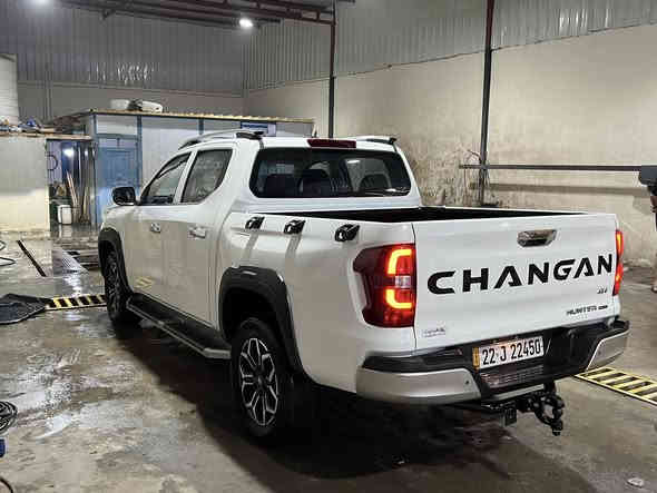 سلام عليكم 
شانجان هانتر بلص ٢٠٢٥ للبيع 
بعدها على وضع الشركه و بداخل الضمان 
المواصفات 
حساس خلفي كامرات جانبيه و خلفيه 
اربع وضعيات قياده نورمال ايكو سبورت ثلج 
دبع رباععي مع وضعيه اوتوو و قفل دفلوك خلفي 
هاند بريك بصمه 
مثبت سرعه مساعد نزول منحدرات تشغل تراكشن
اشاير مري مع مري طي اوتو 
تشغيل عن بعد فتح و غلق النافذه بالبصمه
 بصمه ابواب السايق و جنت السايق
الكراسي كهرباء مع تبريد كراسي السايق و جنب السايق تبريد قطعتين 
و بعد بيها موصفات بالشاشه 
مكينه ٢٠٠٠تيربو ٢٣٣ حصان و الكير ٨ نمر 
السياره ما مطلوبه للشركه 
و اني ظايفلها هوك خلفي و درع امامي و عازل حراري للجام و دوشمه 
العنوان 
بغداد المشتل 
***********
السعر ٣٢ مليون و بيها مجال
