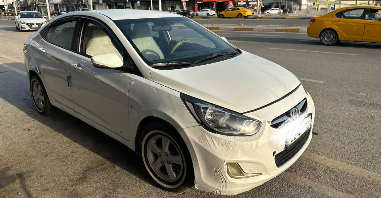 اكسنت 2012 
سنوية وهزة وبراد كلها جديد
مقدم على دفتر بنزين 
كير ومحرك مابي عيب 
تحكم وويل كروم 4 تايرات جديد 
تبريد وتدفئة شغال 
بيها 3 قطع صبغ ومكانات تعديل بارد 
سعر 87 وبي مجال 
مكان سيارة كركوك 
شراي خابر *********** كركوك, العراق
