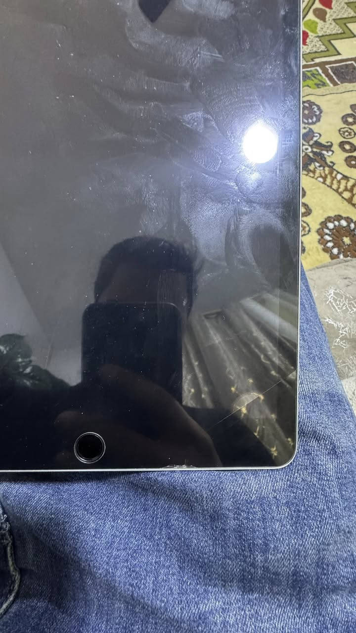 ايباد ٩
ايباد 9 
كامل ملحقات شاحنه وكرتونه  بي فطر بل كلاس ممبين ولا مئثر مثل مموضح بل صوره 
السعر200 وبيً مجال قليل 
ديالى بعقوبه 
***********
