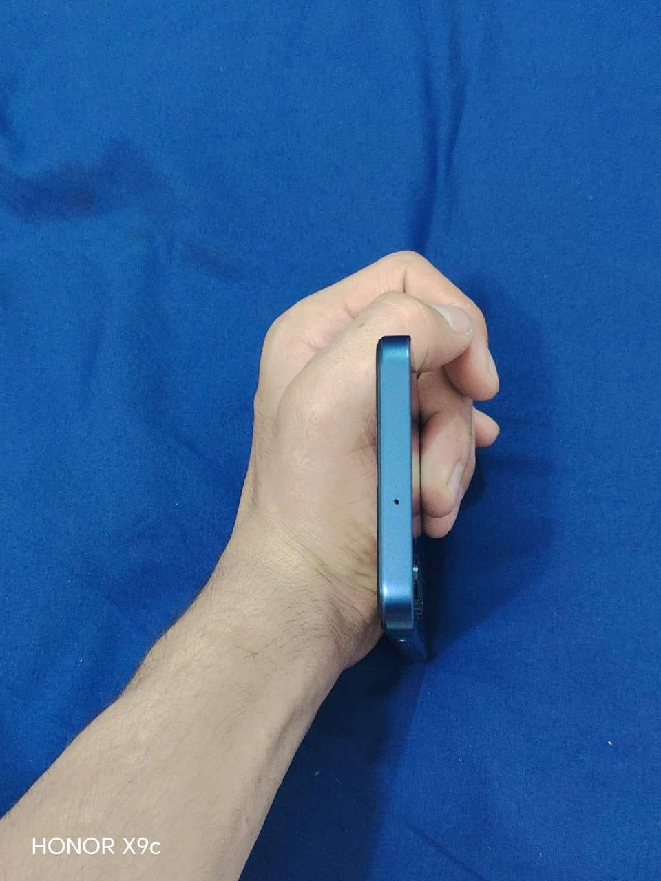 📱✨ Samsung Galaxy A25 5G  ✨📱
لو بتدور على موبايل يجمع بين ا

لو بتدور على موبايل يجمع بين الأداء القوي، الشاشة المميزة، والكاميرا الاحترافية.. يبقى Galaxy A25 5G هو الاختيار الأمثل. 🔥

✅ أهم المواصفات: 📱 شاشة Super AMOLED مقاس 6.5 بوصة بدقة FHD+ ⚡ معدل تحديث 120Hz لنعومة فائقة في الاستخدام. 🚀 معالج Exynos 1280 بتقنية 5 نانومتر لأداء سريع ومستقر. 💾 ذاكرة 6 أو 8 جيجا RAM مع 128 أو 256 جيجا مساحة تخزين، مع دعم كارت ميموري حتى 1 تيرابايت. 📸 كاميرا خلفية ثلاثية: • 50MP مع مثبت بصري OIS • 8MP واسعة • 2MP ماكرو 🤳 كاميرا أمامية 13MP لصور سيلفي واضحة. 🔋 بطارية 5000mAh تدعم الشحن السريع 25W. 📶 يدعم 5G + NFC. 🔊 سماعات Stereo مع منفذ سماعات 3.5mm. 🔒 بصمة جانبية سريعة. 🛡️ حماية Gorilla Glass 5 ومقاومة للمياه والغبار IP67. الجهاز بعده بحاله الوكاله
.
📍 العنوان بغداد مدينه الصد

السعر 190

***********
