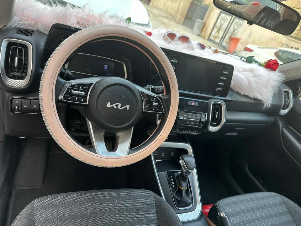 كيا سونت 2022 خليجي وكالة كيا تجميع هندي وليس صيني فول مواصفات رقم أربيل باسمي
السيارة بيها صبغ بالبنيد اقل نص البنيد بدون لادواخل كلها مكفوله 

المواصفات 

بصمه
فتحة 
تشغيل عن بعد
شاشة ديجيتال 
شاشة بلادية 
كاميرا بلادية 
حساسات 
بلوجكترات
بصمة ابواب 
شاشة عطلات 
تحكمات ستيرن
أنظمة قيادة 
ويل كروم
تبريد قطعتين
مري إشارة 

السعر 145 وبيها مجال بسيط للشراي 

 العنوان : بغداد حي الجامعة 
0783 411 2094
