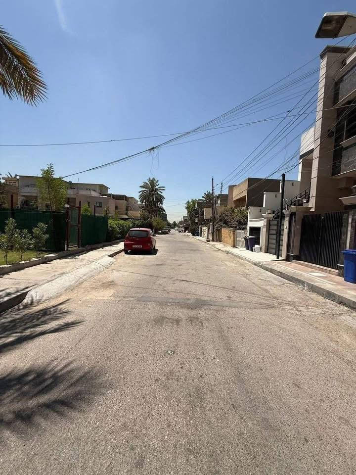 للبيع دار تفليش في السيدية 

دار تفليش المساحه 250 متر واجهه 10 متر نزال 25 متر

📍سند مستقل 

شارع 15 متر مع تشجير مقابل الدار 

الموقع الضباط مربع جامع الكبيسي مقابل الدار تشجير 
 
                           يباع كامل او قسمين 

عندك بناء 🏗️ وما عندك وقت تبني نحن نبني لك بأسعار تنافسيه وبكوادر هندسيه مع توثيق مراحل العمل بالتصوير حتى تكون مطمئن

‏‎المراسلة عبر الصفحة او الاتصال على الأرقام التاليه

عندك عقار تريد تستثمرة ومتعرف شلون ❗️

تكدر كلشي تسوي تبيع وتشتري وتستثمر وأنت مطمئن 💯
‏‎📲 أرسل رقم (1) وسيتم الرد عليك فورًا 

للاسـتفسـار الاتـصال علـى الارقـام التـاليه  او زيـاره مكـتب الجغامي للعقار السيـديه_شارع الضـباط_ بداية شارع سابلية مجاور مدينة العاب

للاستفسار ***********

━━━━━━━━━━━━━━━
#بيت #عقارات #منزل #بيع #وساطة_عقارية
#شركة #سيدية #بغداد #عراق
#عقارات_السيدية
#عقارات_الكرخ #ايجار_تجاري
#بنايات_سكنية
#عقارات_القادسية #عقارات_اليرموك #عقارات_المنصور
#عقارات_الحارثية #عقارات_الكاظمية #عقارات_الاعظمية
#عقارات_العطيفية #عقارات_حي_الجامعة
