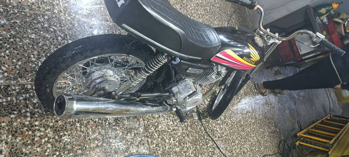 سلام عليكم دراجه اربعه كير كلك كلك كلك للبيع موديل 2023مكفوله من السرقه تجي تاخذها من باب البيت دراجه جديده ونضيفه وماعايزه برغي تفحص وين مايريد مبدل بيها بوشه بس عل ايدي مكان الدراجه بنجف السعر 350وبيها مجال حك الجيه رقمي ***********
