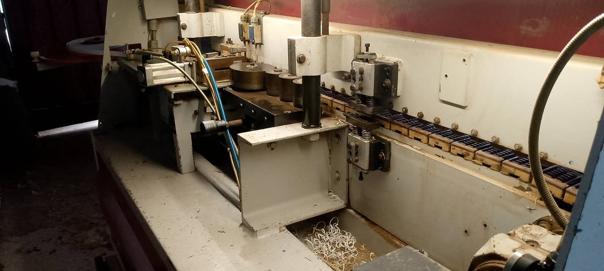 معمل كامل نجاري
مشار220

مةكينةPFS

كتر يلماس

مةكينة نرمادة جديد

كؤم بريسةر 300لتر جديد

عنوان اربيل شمامك
***********
