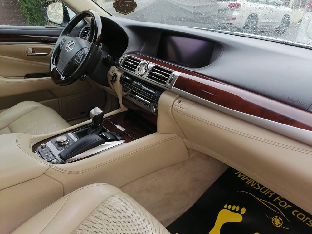 ليكزز موديل 14  في ابي بلس حجم ls 460شركه ساس مواصفات خاص و وحيده بالعراق . سيارة جديده كلش بس بيهاصبغ باب وراء سكن  بدون دواخل حتى فتح  للااستفسار***********  .. سعر
محرك 8 سلندر حجم 4600 مرغوب
كشن في ابي بلس
كشن مساج
فتحة 
رادارات
بردادات كهرباي تحكم مركزي
ليدد نهاري
داخل نشرة ليكزز
سماعات عدد 18 ماركه عالمي
ثلاجة
باب لارج
صندوق شفط
بوب شفط
 انضمة رفع ونزل كهرباي
كشن وراء متحرك 
4 مود درايف
شاشه بسقف
زراك
اشيار ليد
منضور ليلي
ساج داخلي
قايش امان كهرباي
ميز طعام
تبريد بالكشنات أربيل, العراق
