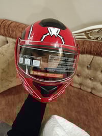 خوذة تخبل وماركة وبيها نضارات وتهوية جديدة باللايلون  50 قفل بدون معام...