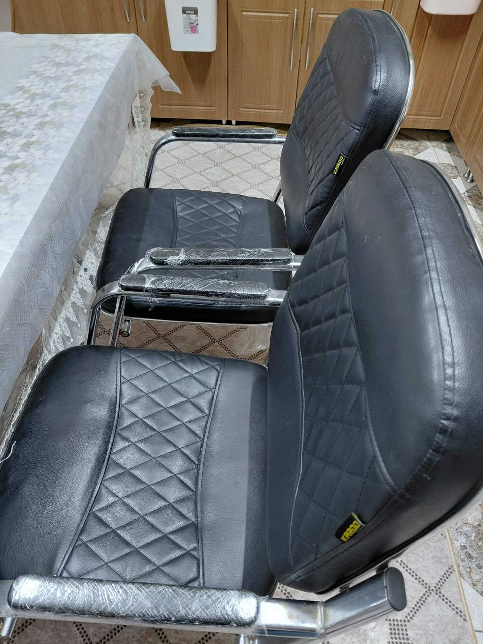 كراسي مكتبي استيل عدد ٦ للبيع
نظيف وجديد 
سعر ٣٥٠الف
***********
