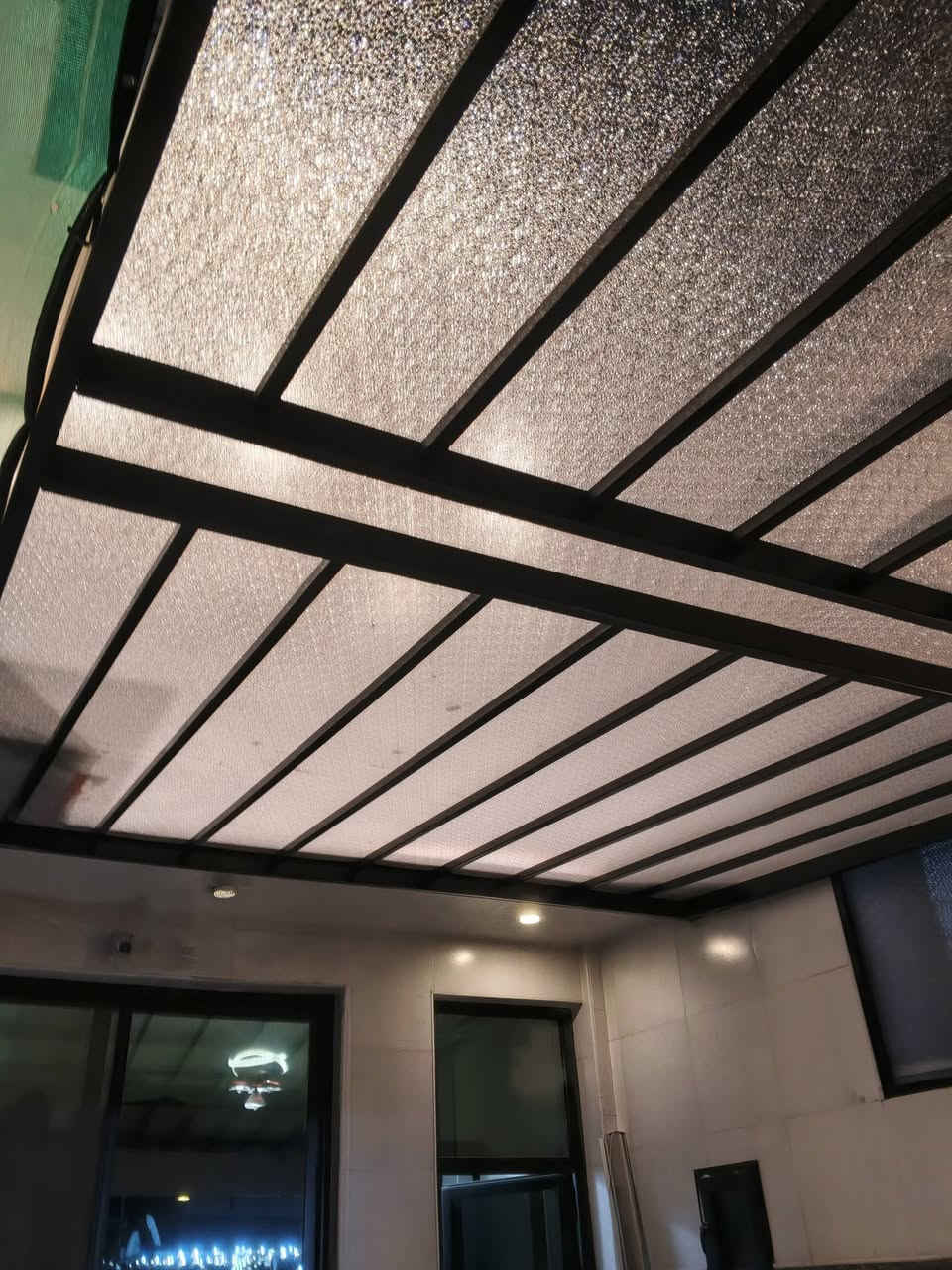 ✨ تم بحمد الله إنجاز عمل جديد

نفخر بتنفيذ وتنصيب مظلّة شمسية حديثة  في النحف الاشرف بتصميم عصري يضفي لمسة جمالية ويوفر حماية عالية من أشعة الشمس والعوامل الجوية.

تم تنفيذ العمل باستخدام حديد ثقيل بسماكة 2 ملم لضمان أعلى درجات المتانة والاستقرار، مع تركيب كابون مزجج (مجوّف) بسماكة 4 ملم مقاوم للحرارة العالية، ليمنح عزلاً أفضل، ومظهراً أنيقاً، وعمر خدمة طويل.

نلتزم في أوريون للحدادة والديكور باستخدام أفضل المواد وأدق تفاصيل التنفيذ، لنقدم أعمالاً تجمع بين الجودة، والقوة، والتصميم الحديث بما يلبي تطلعات عملائنا.

🔹 التنفيذ: أوريون للحدادة والديكور
📞 الهاتف: ***********
📍 العنوان: الهاشمية – تقاطع السياحي – مجاور حسينية فاطمة الزهراء

📌 نستقبل جميع الطلبات الخاصة بتنفيذ:
✅ المظلات الشمسية الحديثة
✅ السقائف والكراجات
✅ الأبواب الخارجية
✅ الواجهات الحديدية
✅ أعمال الحدادة والديكور بجميع أنواعها

#اوريون_للحدادة_والديكور
#مظلات_شمسية
#كابون_مزجج
#مقاوم_للحرارة
#ديكور_حديث
#اعمال_حديد
#الهاشمية
#سقائف
#تصاميم_حديثة
