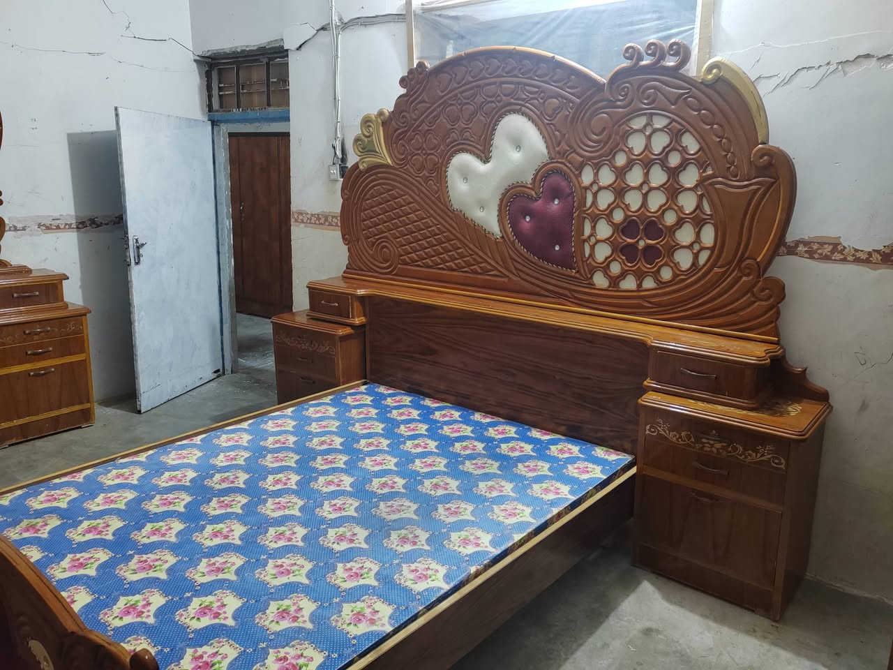 غرفة نوم مستعمل للبيع حيل نظيف شرط خمسة ملم مكاني تلعفر حسنكوي قرب أسواق النور سعرها 950 وبيها مجال للاتصال ***********
