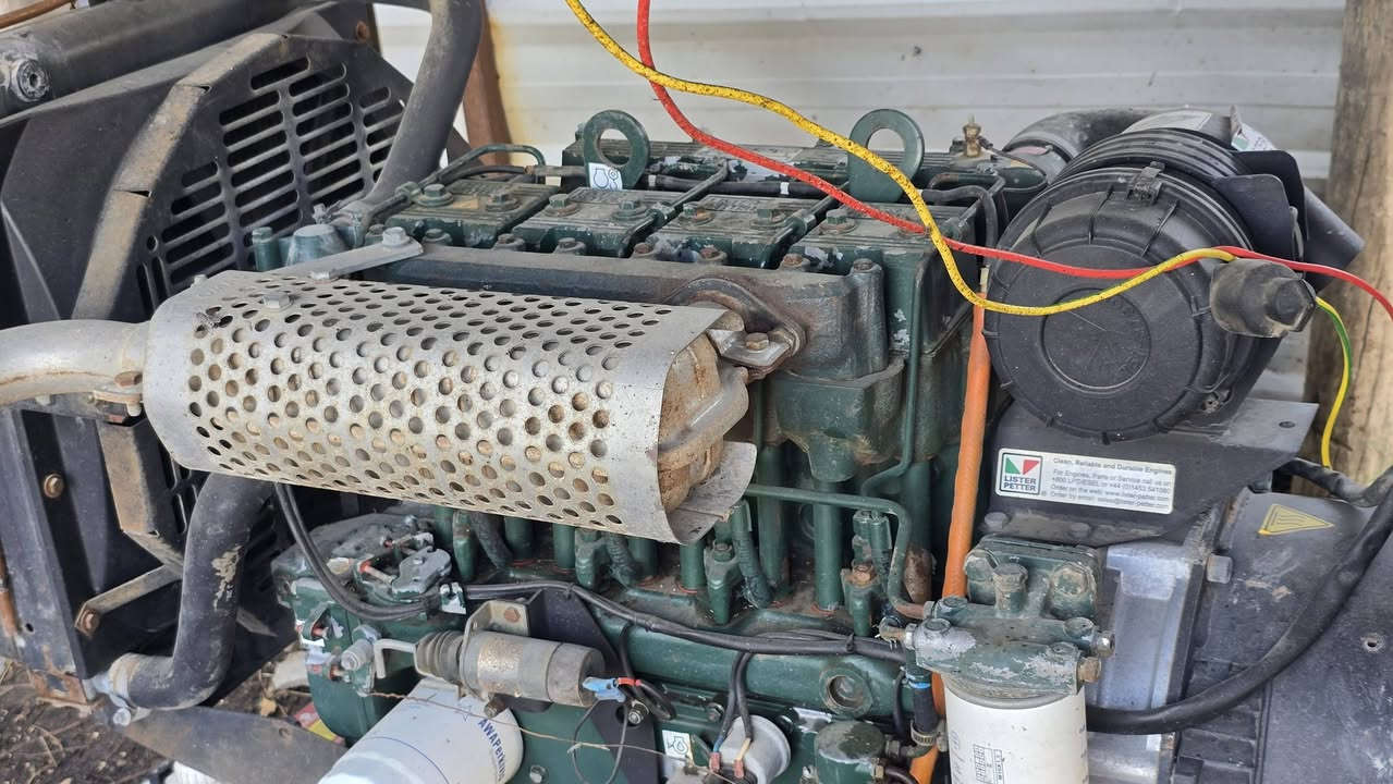 مولد لستر بترا ١٩ كيفي ٤ بستم بعته عله وضع الشركه نضيفه كلش شرط بلاد صار فتره طويله متروكه مامشغله مكاني دوانيه ***********
