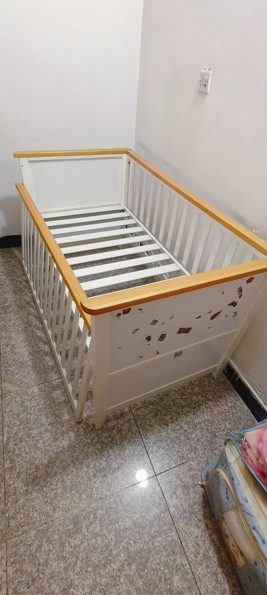 السلام عليكم....
سرير طفل حجم كبير 

150 × 80 يتغير حسب المكان (( ممكن رفع السياج من الجانبين )) بحالة جيدة بدون اي ضرر 

السعر 125 

بغداد // الاعظمية


**إذا كنت صاحب هذا الإعلان وتريد حذفه لأي سبب، رجاءا أرسل رسالة إلى الدعم الفني**