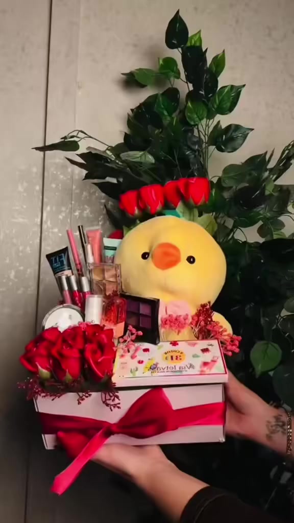 اجمل بوكس ممكن تشوفوا
لأنكِ قطعة من السكر في عالمي، ولأن دلالكِ لا ينتهي..
أهديتكِ هذا البوكس المليء بالحب والجمال. كل عيد حب وأنتِ أميرتي المدللة.
بطة صفراء كبيرة الحجم ولطيفة جداً، تعطي لمسة دافئة
للهدية. ٢
باليت صغير بألوان بنفسجية.
باليت كنتور أو إضاءة ب 6 خانات.
كريمات الأساس والوجه:
Maybelline Fit كريم أساس
برايمر Maybelline Baby Skin لتنعيم البشرة.
مجموعة من أرواج "ليب غلوس" بألوان مختلفة
(أحمر وفوشي ونود).
أقلام تحديد عيون (آيلاينر) وكحل.
علبة رموش صناعية.
.(Magic Oil) زيت أو سيروم للشفاه مع كارت حسب العبارة لتريدها [
سعر البوكس ٣٠ الف
يوجد خدمة توصيل لجميع محافظات العراق ٤ الاف

#هدايا #هدايارجاليهء #هدايانسائيه #هدايا #عيدالام #هدايارجاليه #عيد_الام


**إذا كنت صاحب هذا الإعلان وتريد حذفه لأي سبب، رجاءا أرسل رسالة إلى الدعم الفني**