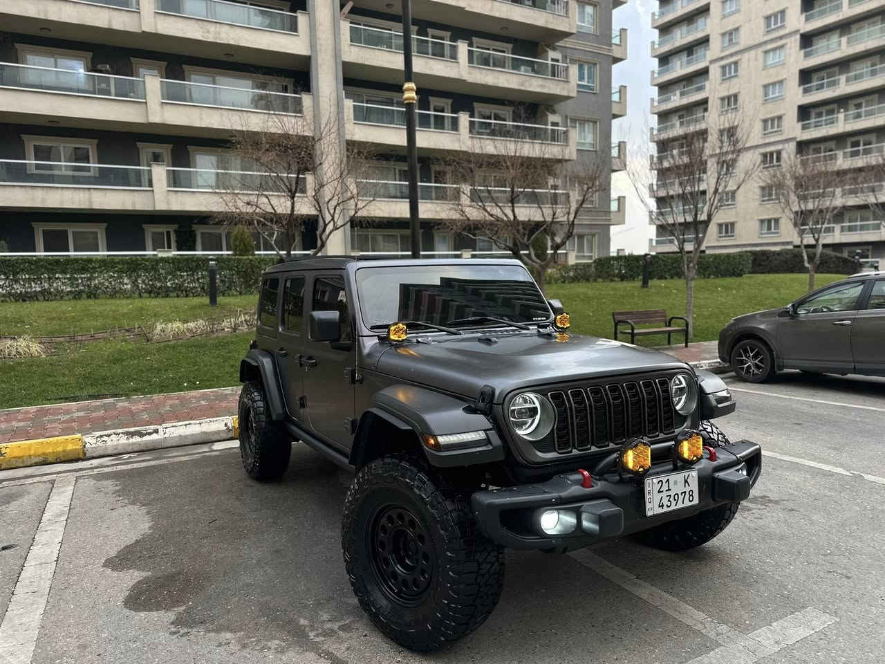 سلام عليكم
جيب رانگلر 2021🇺🇸🇺🇸

السيارة بيهة بونيد امبدل بلاد بدون صبغ 

مكان السيارة سليمانية 

محرك ٦ سلندر 

مواصفات سحاريي 
شاشة جبيرة 
كاميرا 
گيج الكتروني 
كشنات هيتر 
استيرن هيتر 
بصمة ابواب 
تشغيل عن بعد
اطفاء ذاتي 
سقف بانوراما كارباء 
جامات كارباء 
لايتات ليد 
بگلايت ليد 
امراية هيتر 
كشنات جل
تبريد قطعتين
دعامية امامية حديد روبيكون 
دوسات حديد روبيكون
السيارة ماشية ٥٦ ميل 

السيارة مغلفه PPF مات ضمان ١٠ اسنين 
السيارة دبلات و لويات و شمعات فوكس 
تخم تاير و ويالة جديد شادله كلش حلوة 
كير و مكينة كله مكفول بدون اي عطل 

سعرة ٢٩٨$ بي مجال 

رقمي ***********

السيارة بسمي ابشرط تحويل او وكالة
