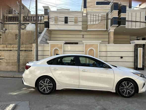 سلام للغالين 
كيا فورتي  GT LINE
موديل 2024
ماشيه 26 كيلو متر 
محرك 2000 دوش 
رقم بغداد بسمي 
فول مواصفات 
فتحت سقف 
شاشه كبيره كاميرا دواره 
كراسي جلد وكنتاره وختم GT
رادار امامي وجانبي 
توقف ذاتي امامي وخلفي 
سايدبريك بصمه اتوهولد 
مانع انزلاق خروج عن المسار سياقه ذاتيه 
وبعد بيها مواصفات 
السياره كفاله من الصبغ حادثها راجع سحب بال BDR بدون قطرت صبغ 
السياره جديده بمعنه الكلمه بعدها بوضع الشركه جاهزه من كل النواحي 
مكان السياره بغداد 
سعر السياره 168 $ 
الهاتف ***********
