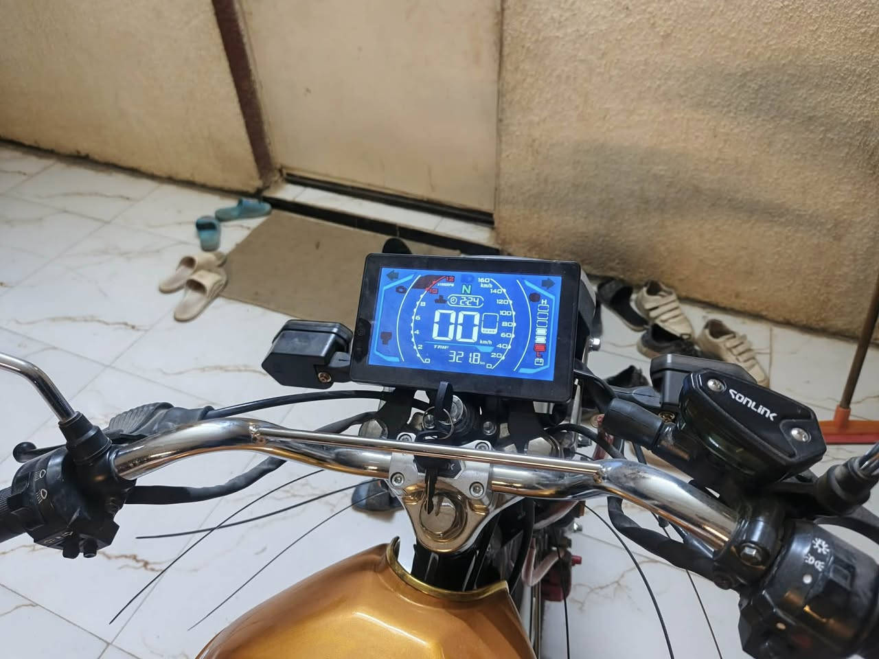 للبيع دراجه 4كير بعده دهن الشركه العنوان منصوريه الجبل ***********السعر750
