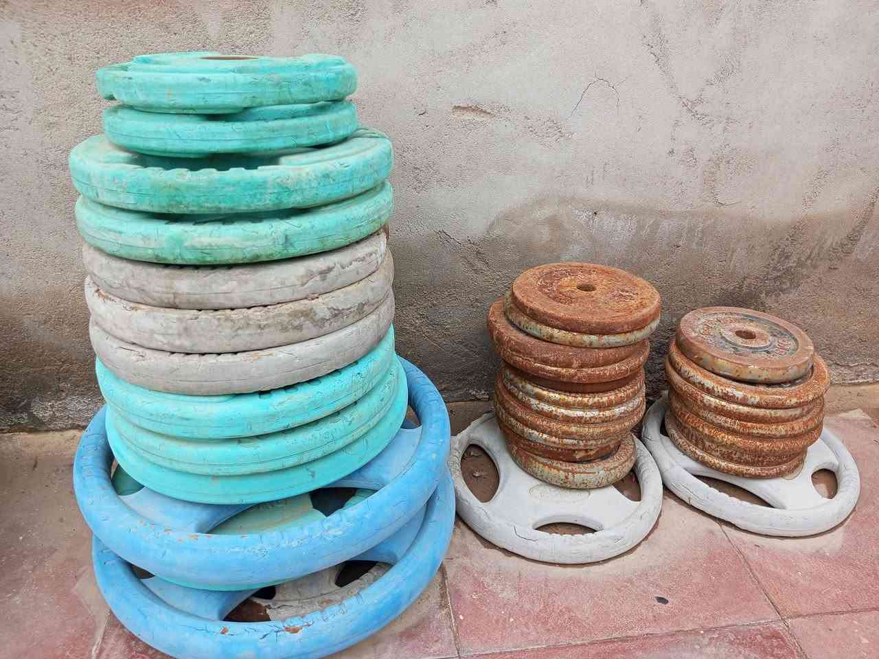 قاعه حديد منزليه كامله متكونه من جهاز جري الماني نضيف مال بيت يتحمل اوزان عالية وجهاز سيقان امامي ومصطبه متحركه والثانية مصطبه تمارين المعده بالإضافة إلى حمالة شفت وحمالة دمبلصات واقراص ستيل وربل مختلف الأوزان ٢٧٠كيلو ودمبلصات من وزن كيلوين الى وزن ثلاثين كيلوا الوزن الكلي للدمبلصات ٣٦٥ كيلو وشفتات عدد أربعه زت وعدل واحد كبير اولمبي طول مترين وعشرين العنوان ذي قار الشطرة للاستفسار الاتصال على الرقم ***********
