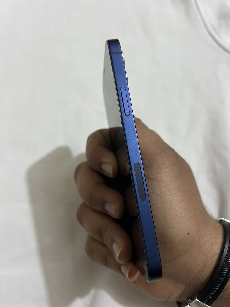 للبيع‼️
ايفون 12 عادي للبيع تلفون ماداخل تصليح ونضيف فقط الضهر مكسور وباقي التفاصيل كله بلادي الجهاز استعمال مال بيت وكلش حلو ومرتب البطارية اصلية السعر 300 
العنوان:-البصرة العالية شارع حسينية الحلاف
الرقم:- ***********
215\4096
