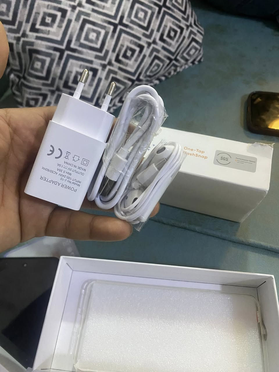 كامون 40برو Al TECNO ذاكره سعة تخزين 256 يوجد توصيل داخل بغداد سعرة 100الف فقط  ***********
