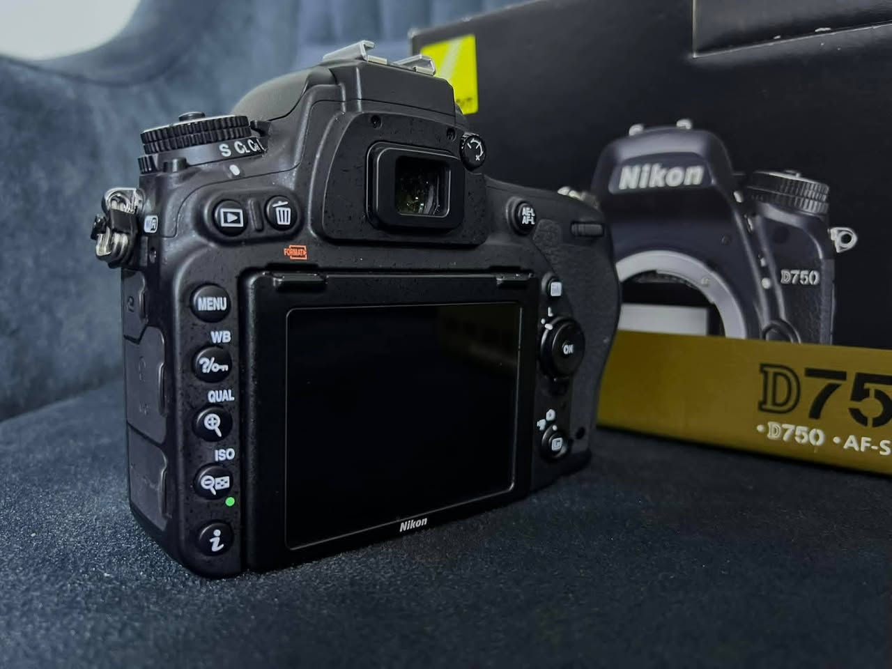 للبيع نيكون d750 فول فريم نضيفه كلش٪💯 شترها قليل 63 كامله شاحنه بطاريه كارتونه توصيل موجود مكاني بغداد بسمايه  سعرها مناسب  بس الشراي يخابرني او يراسلني *********** لتواصل واتساب او الاتصال

