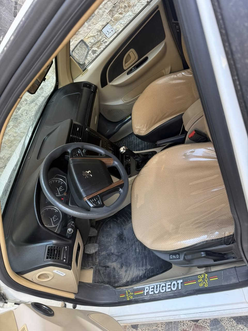 السلام عليكم
بيجو بارس 2022 سيارة جديدة بيهة طخة بالجاملغ الخلفي بارد 

ماشية 52 اي تفاصيل اتصال***********
