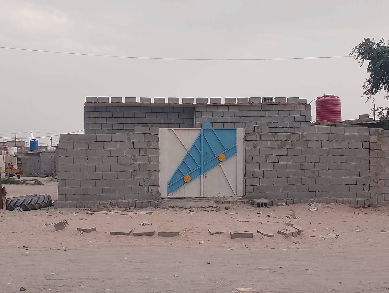 بيت للبيع تجاوز 200 متر غرفتين وصاله ومطبخ ودوانيه بيت احتياجه بس صبه ارضيه وحتياجات بسيطه بيت سندويج شارع السوداني قرب برج الأثير السعر 11 وبيه مجال للاستفسار ***********
